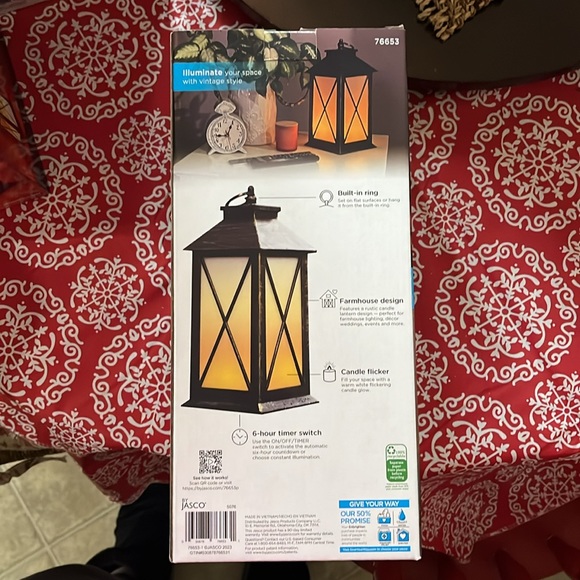 Set 2 new flickering battery operated lanterns - Picture 3 of 10